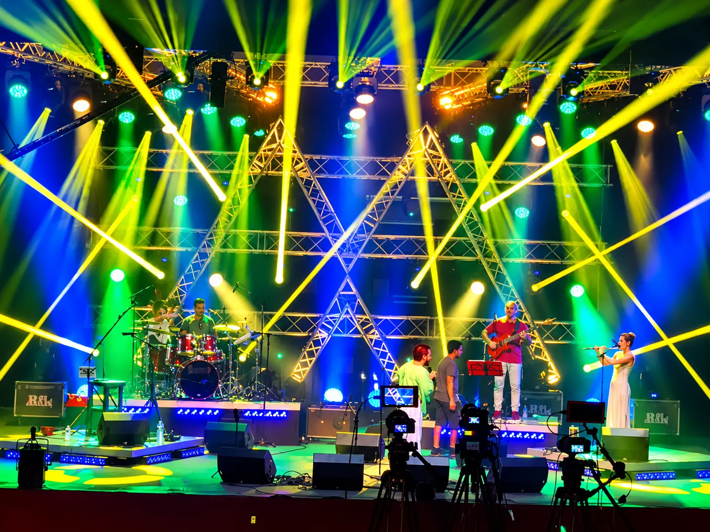 Show ao Vivo com Luzes Vibrantes